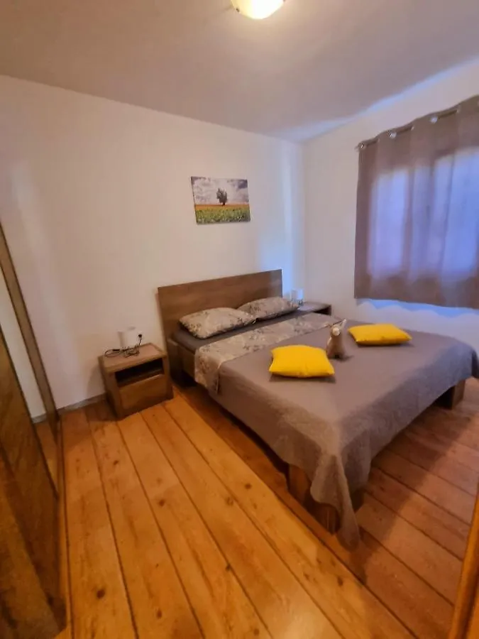 Apartments Ema Pula