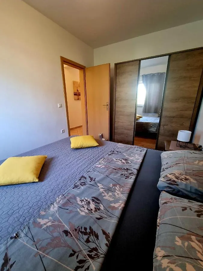 Apartments Ema Pula